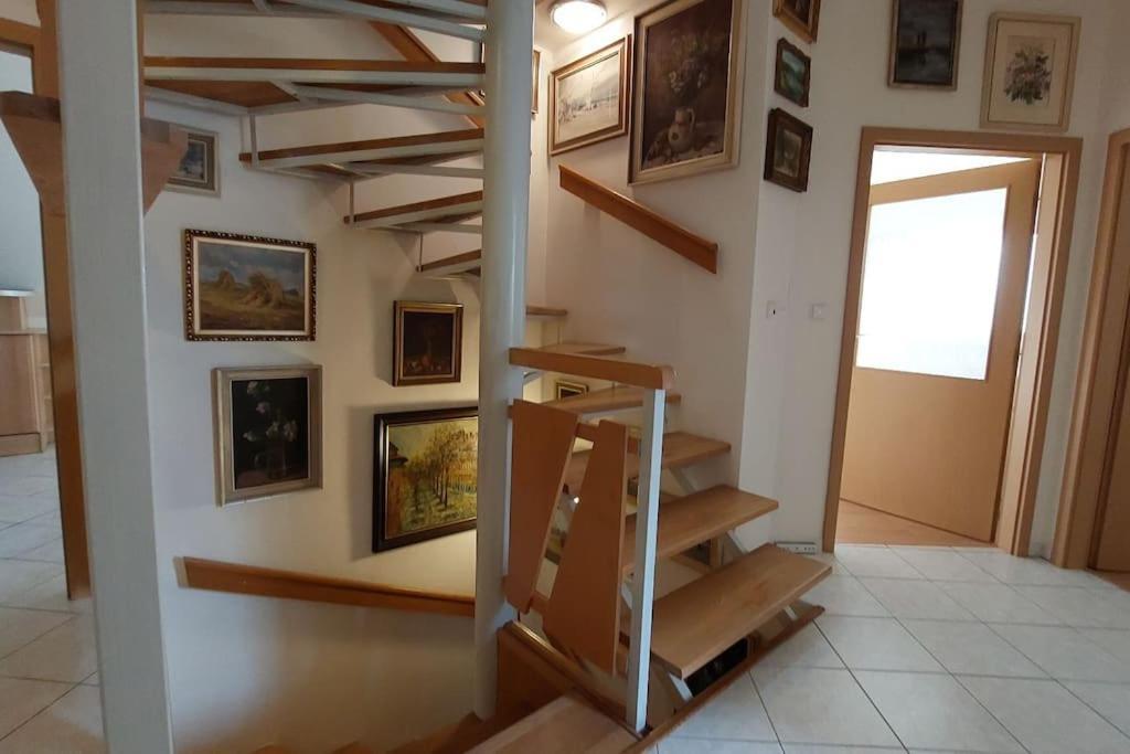 Klasicky Dum, 5 Loznic , 5 Bedrooms, Tatil Evi Prag